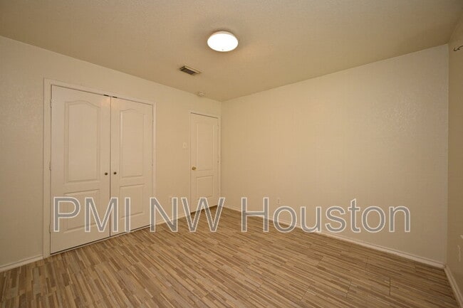 Building Photo - 12518 Sterlingstone Dr