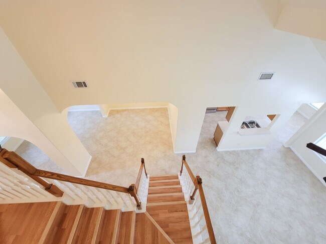 Building Photo - NICE CLEAN HOME. FORMAL LIVING DINING , DEN, BIG KITCHEN WITH BRAKFAST ROOM. TILE FLOOR IN KITCHE...