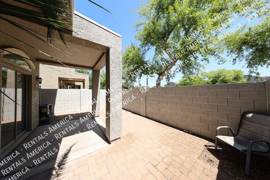 Building Photo - 2401 E Rio Salado Pkwy