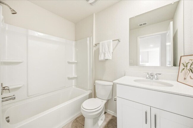 Building Photo - Light-Filled Home in Amenity-Rich Community with Pool & Park!