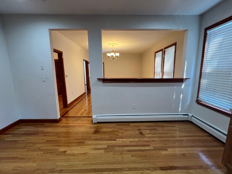 Building Photo - 44 Tuttle St