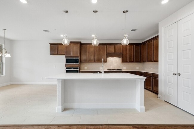 Building Photo - 310 Greystone Ct