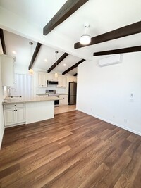 Building Photo - Luxury 1 Bedroom 1 Bathroom Available Now!