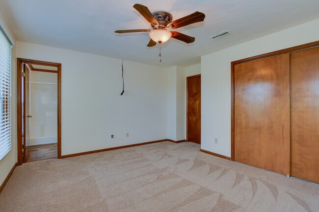 Building Photo - 856 Maitland Drive