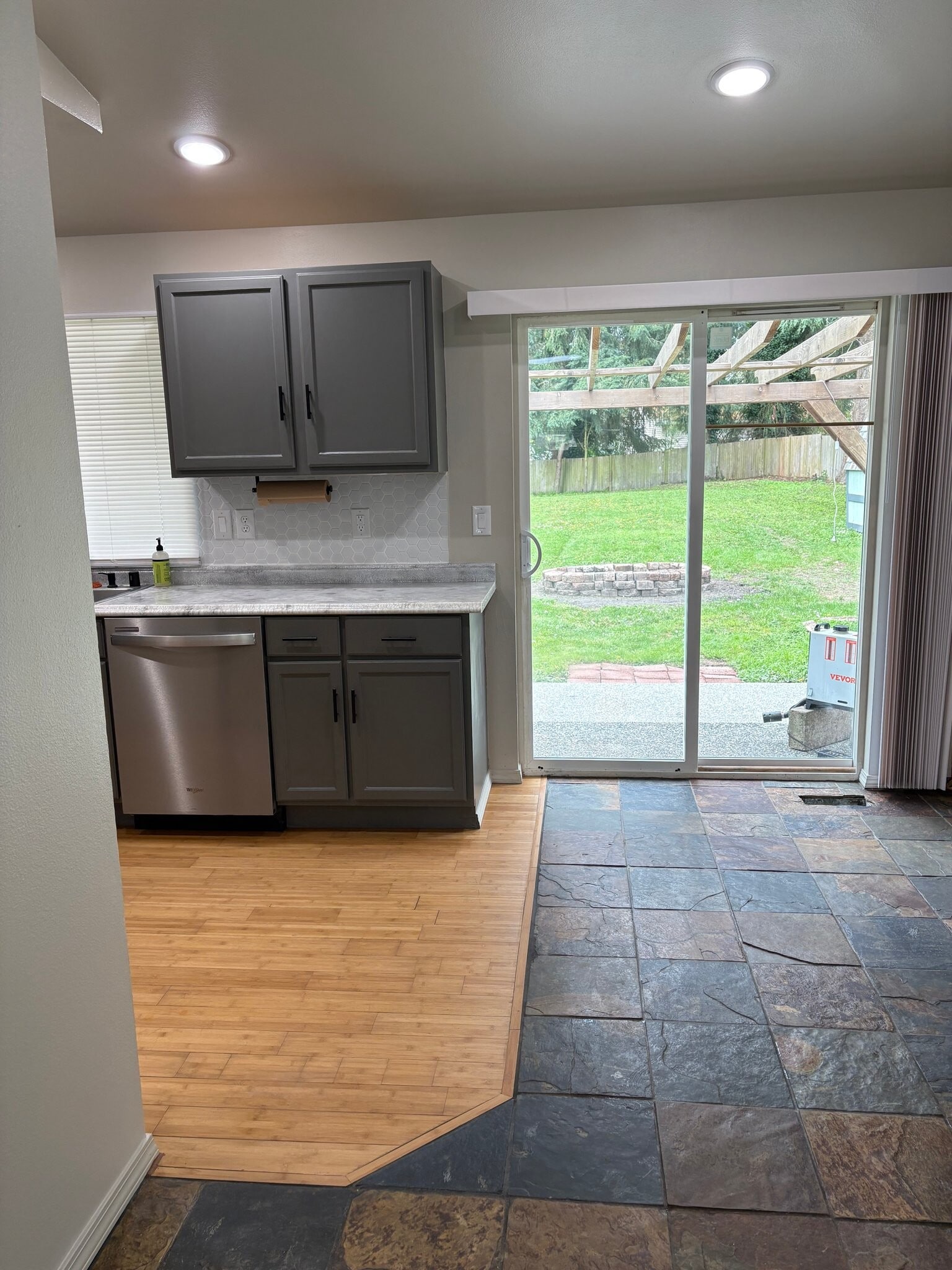 Building Photo - 1385 Graham Dr