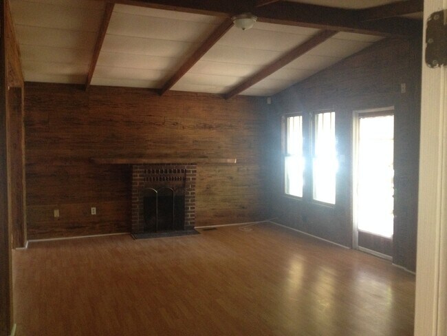 Building Photo - Beautiful Historic Dade City 4BR/3BA Home ...