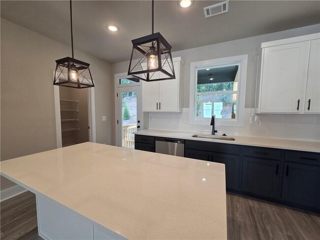 Building Photo - 6 Rock Pk Wy