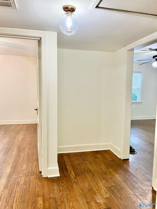 Building Photo - 2019 Vanderbilt Dr SW