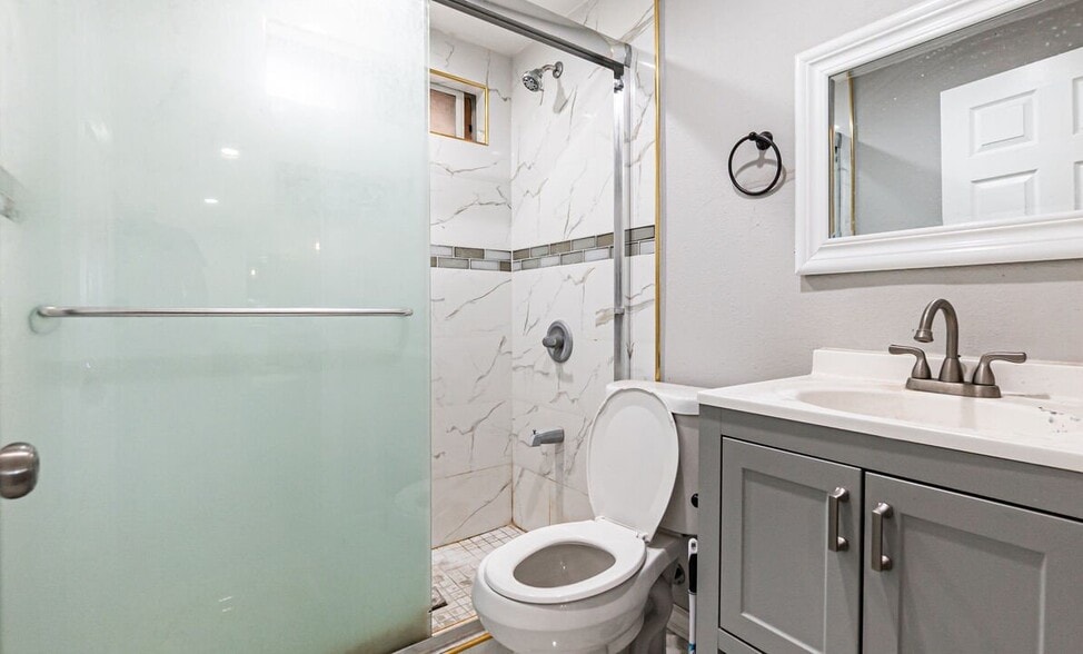 Building Photo - 892 Vassar St