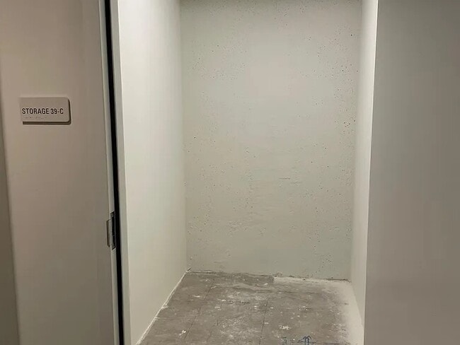 Building Photo - 988 Halekauwila St