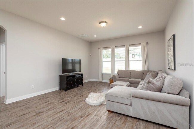 Building Photo - 17004 Gathering Pl Cir