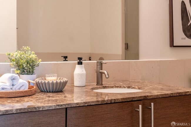 Building Photo - 301 Main St