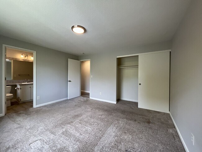 Building Photo - Spacious Milwaukie Home with Bonus Room, Large Fenced Yard and Shed/Workshop
