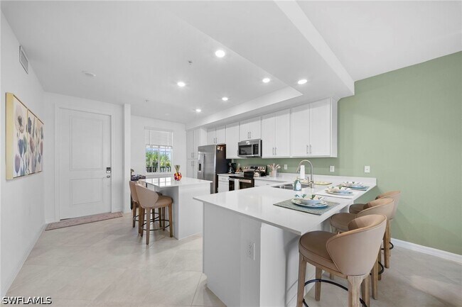 Building Photo - 15285 Grn Acrs Ave