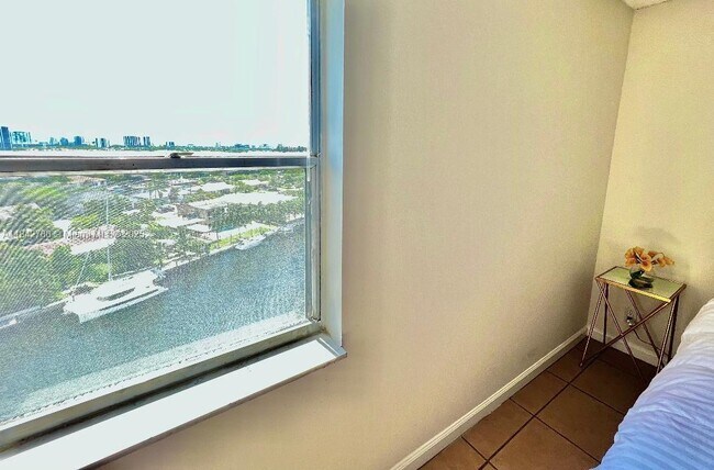 Building Photo - 401 Golden Isles Dr