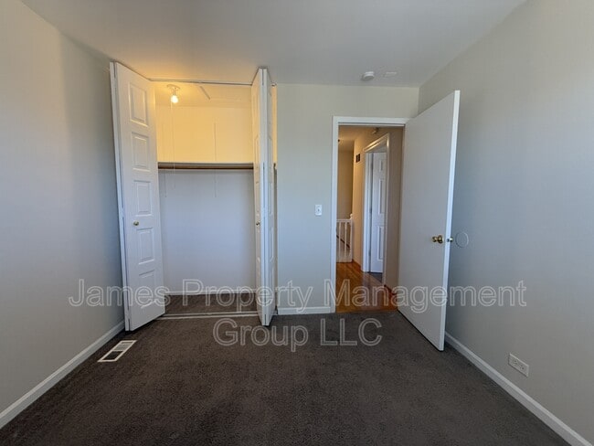 Building Photo - 1557 Quaker Ln