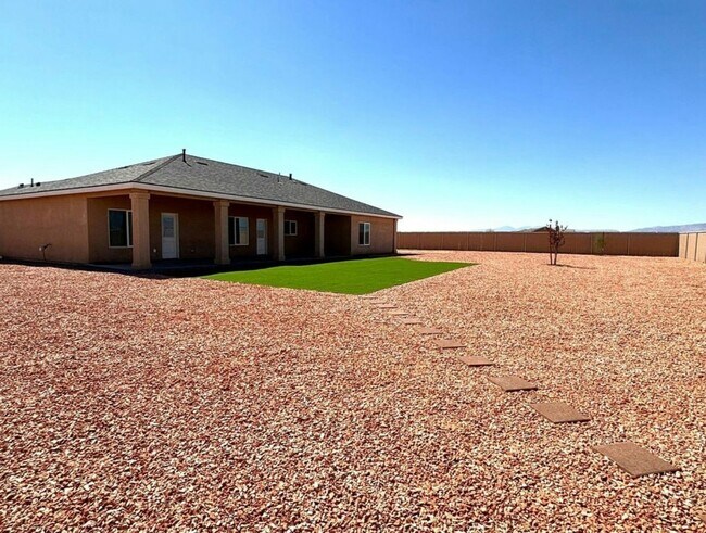 Building Photo - 9875 Magnolia Ave