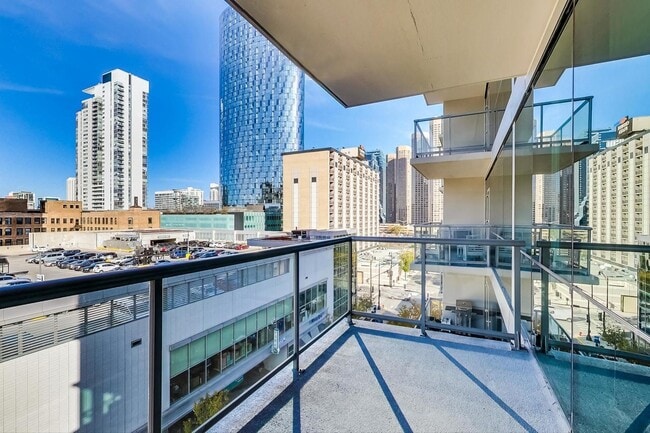 Building Photo - 123 S Green St