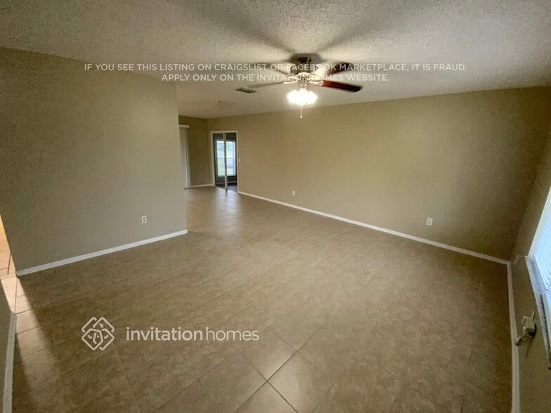 Building Photo - 806 Tappen Ct NE