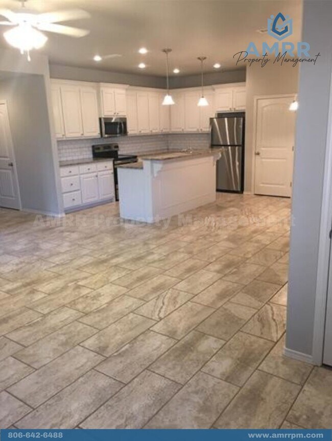 Building Photo - Spacious & Modern 2-Bedroom Townhome