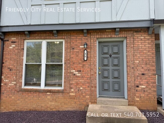 Building Photo - 1E Holly Ct-