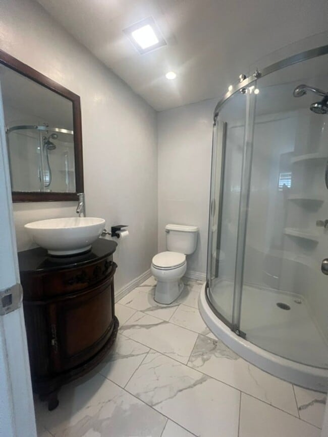 Building Photo - Charming Winnetka Studio (ADU)! Laundry In Unit!