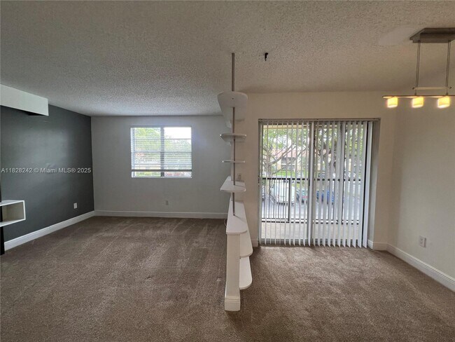 Building Photo - 1227 SW 46th Ave
