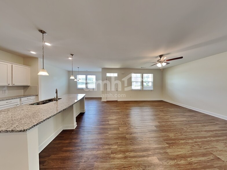 Building Photo - 5083 Trailwater Dr