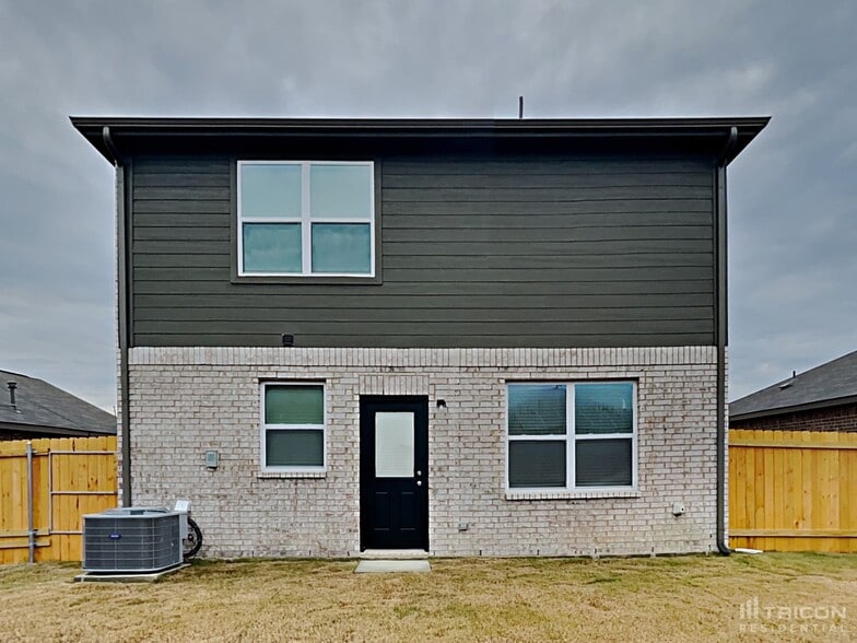 Building Photo - 921 Mallorie Ln