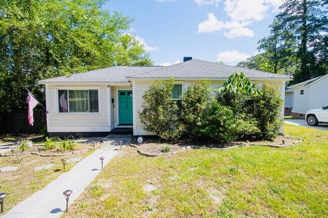 Building Photo - Adorable 3BR Rosewood Rental with Dreamy Porch & Fenced Yard!