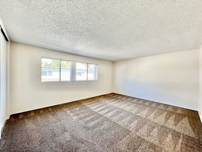 Building Photo - 4455 Vision Dr