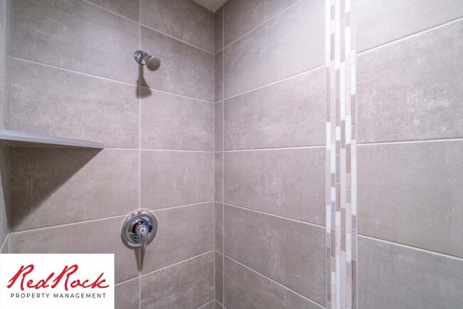 Building Photo - Modern 4-Bed Townhome in Hurricane Heights