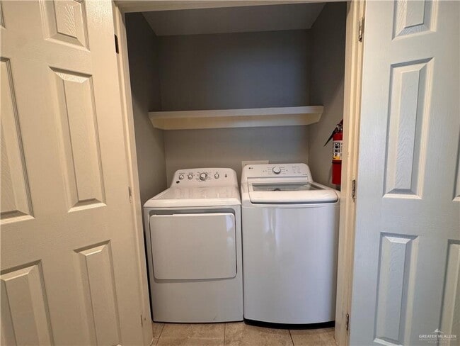 Building Photo - 28 W Sarah Evans St