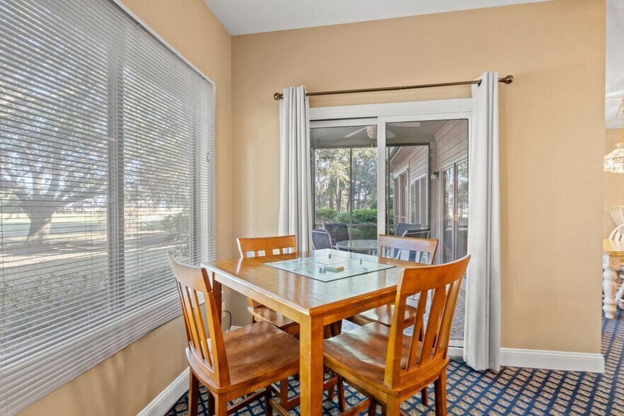 Building Photo - 141-14112 12 Oaks Dr