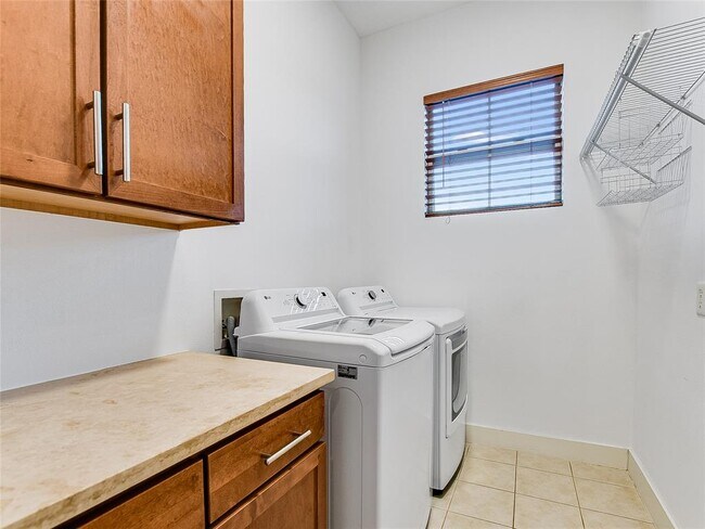 Building Photo - 2520 Bluebonnet Ln