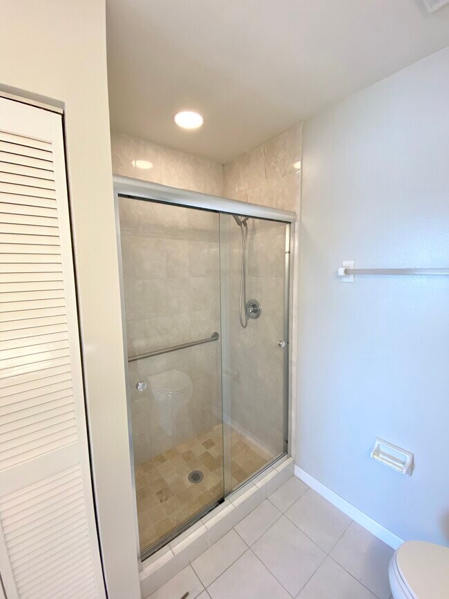 Building Photo - 7760 Emerald Cir