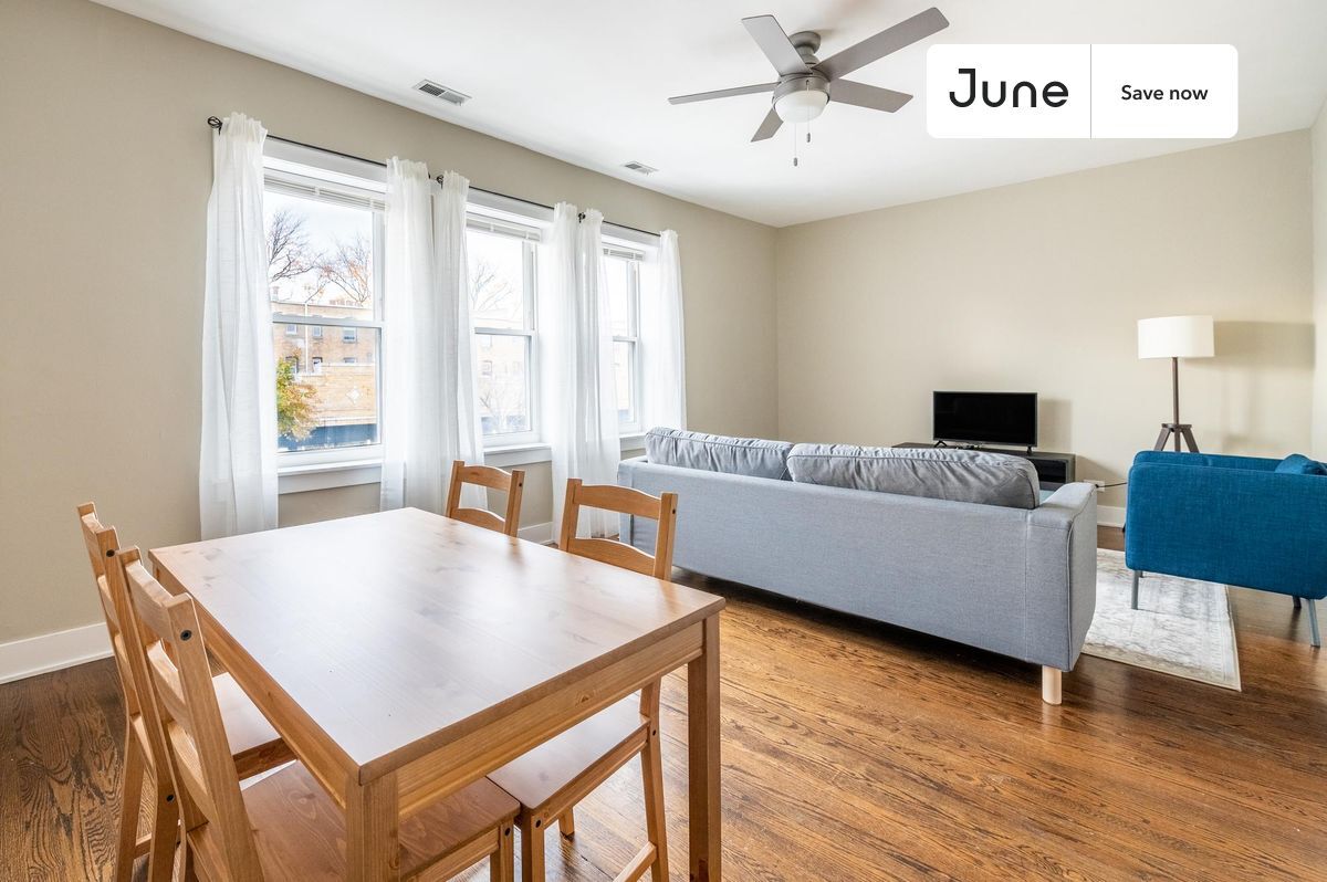 Building Photo - 3304 W Armitage Ave