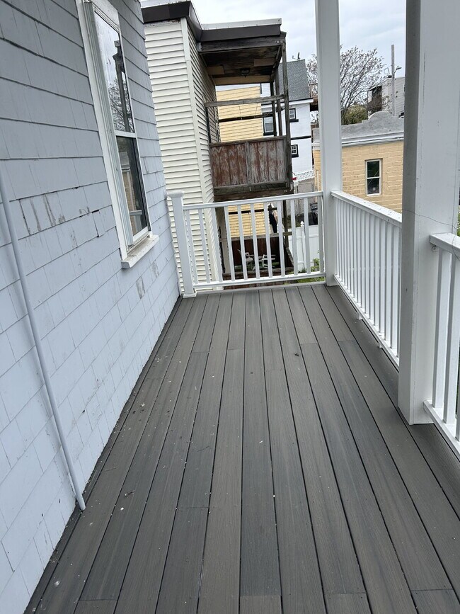Building Photo - Available Now! Cozy and Modern 4 bed 1 bath unit on Congress Avenue