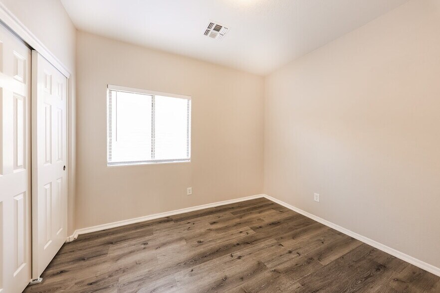 Building Photo - 3405 N 129th Dr