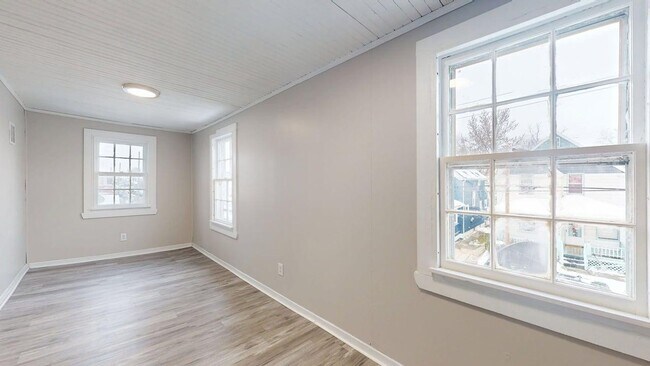 Building Photo - 2121 W 105th St