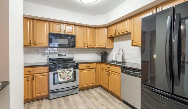 Building Photo - 886 Andover Pl