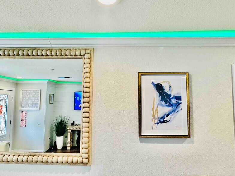 Building Photo - 660 Sunnyside Ave