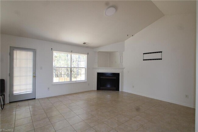 Building Photo - 2133 Rindle Dr