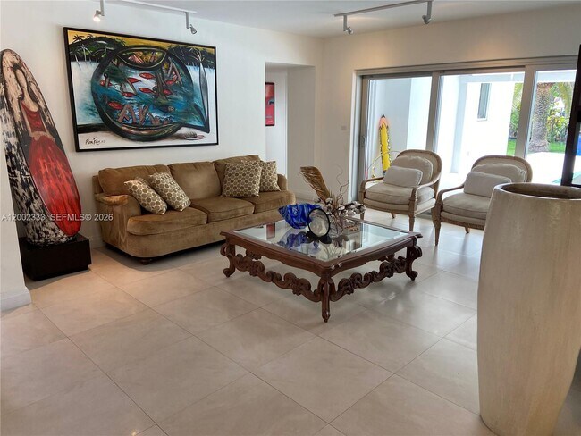 Building Photo - 9840 SW 69th Ave