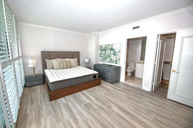 Building Photo - 19955 NE 38th Ct