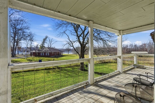 Building Photo - 360 S Lakeside Dr