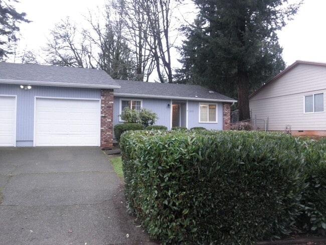 Building Photo - On cul de sac