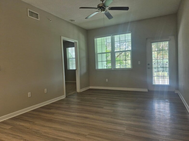 Building Photo - 3601 High Ridge Way