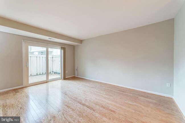 Building Photo - 7938 Bentley Village Dr