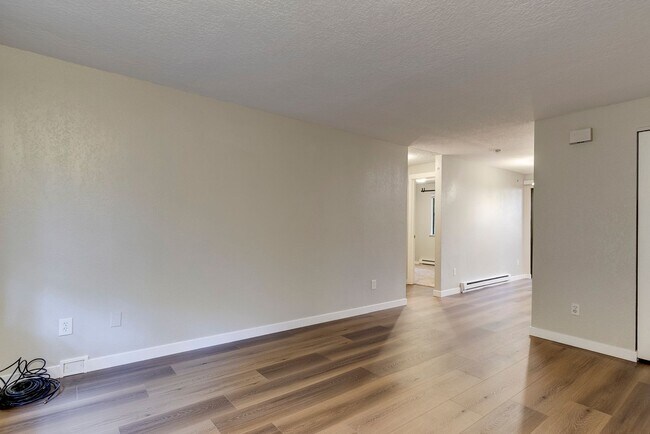Building Photo - 2 Bedroom Ground Floor Condo